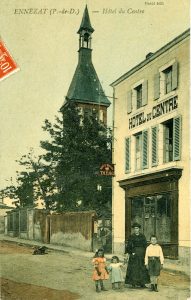 Hotel du Centre et petit clocher 011